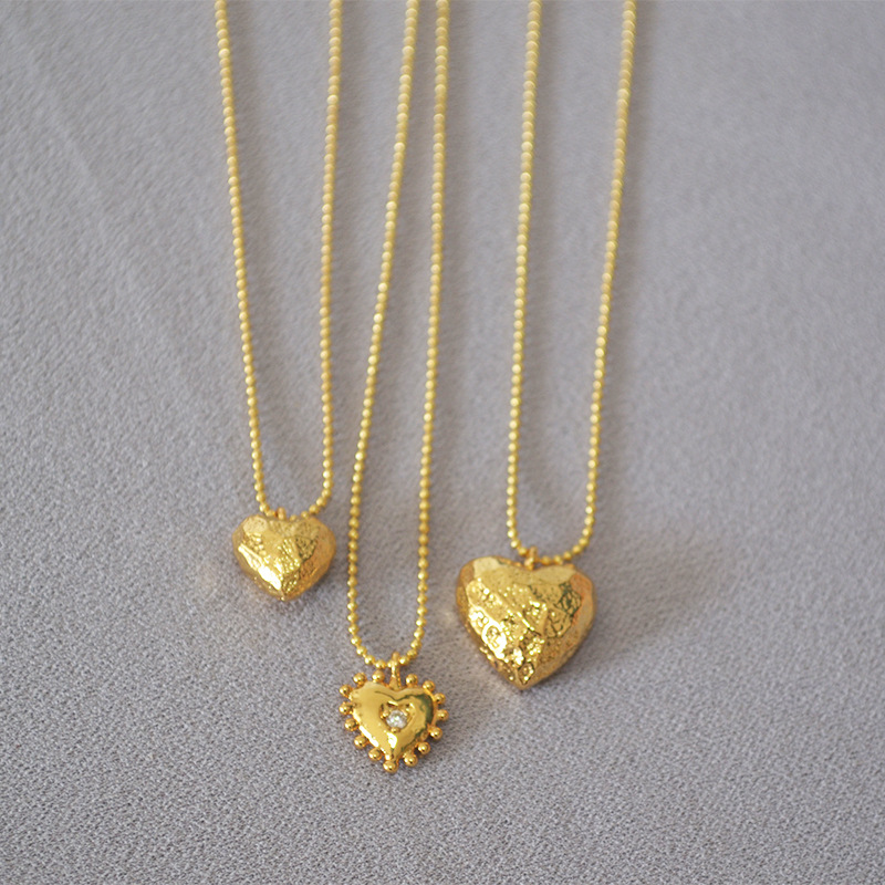 Collar con colgante chapado en oro de 18 quilates con incrustaciones de cobre en forma de corazón de estilo moderno básico
