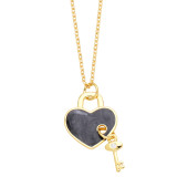 Collar con colgante chapado en oro de 18K con incrustaciones de esmalte de cobre con cerradura de llave en forma de corazón estilo INS