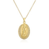 Joyería de Europa y América, collar dorado con colgante de circonita con microincrustaciones de cobre de la Virgen María