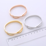 Brazalete de acero inoxidable con diamantes de imitación cruzados y líneas elegantes, 1 pieza