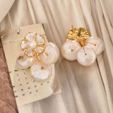 1 par de pendientes de cobre con perlas de agua dulce y flores de estilo Simple y elegante