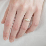 Nuevo anillo de compromiso chapado en oro y cobre con incrustaciones de diamante cuadrado y circonita para mujer