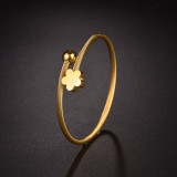 Pulseras de puño chapadas en oro de 18 quilates con revestimiento de acero inoxidable y flor de estrella de estilo clásico