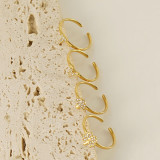 Anillo abierto de diamantes de imitación chapado en oro de 18 quilates de acero inoxidable con letras de trébol de cuatro hojas de estilo Simple al por mayor