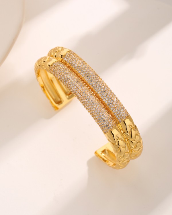 Pulseras de puño plateadas oro 18K del Zircon del embutido de cobre de Lingge del estilo moderno lujoso