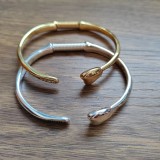 Brazalete chapado en plata con revestimiento de cobre en forma de corazón de estilo simple