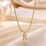 Collar con colgante chapado en oro de 18 quilates con incrustaciones de acero inoxidable y letras artísticas de estilo sencillo y dulce