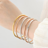 Brazalete chapado en oro de titanio de 18 quilates con revestimiento de acero de color sólido de estilo simple
