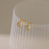Clip de oreja en forma de C chapado en oro de 18 quilates con clip para hueso de oreja cruzado de estilo minimalista