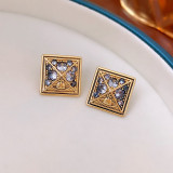 1 par de pendientes colgantes con diamantes de imitación y incrustaciones de cobre con letras retro