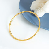Brazalete chapado en oro de titanio de 18 quilates con revestimiento de acero de color sólido de estilo simple
