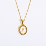 Collar chapado en oro con revestimiento de acero y titanio con letra Lady Commute