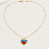 Collar colgante chapado en oro de 18 quilates con incrustaciones de esmalte de cobre y forma de corazón dulce