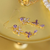 1 par de elegantes pendientes colgantes chapados en oro de 14 quilates con incrustaciones de mariposas brillantes y circonitas de cobre