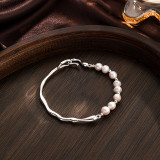 Pulseras chapadas en oro de 18 quilates con cadena de cobre de aleación de perlas de imitación redondas elegantes