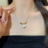 Collar chapado en oro de perlas artificiales con incrustaciones de cobre geométrico de estilo simple