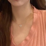 Collar con colgante de perlas con incrustaciones de esmalte de cobre y flores en forma de corazón con gotas de agua dulce estilo IG