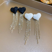 Pendientes colgantes de diamantes de imitación con incrustaciones de borlas de cobre de tela en forma de corazón a la moda, 1 par