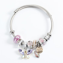Brazalete de perlas artificiales de cristal artificial chapado en acero de titanio con mariposa de amor dulce