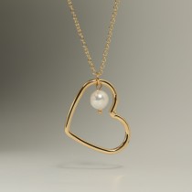 Collar de perlas de cobre con forma de corazón con colgante dorado simple