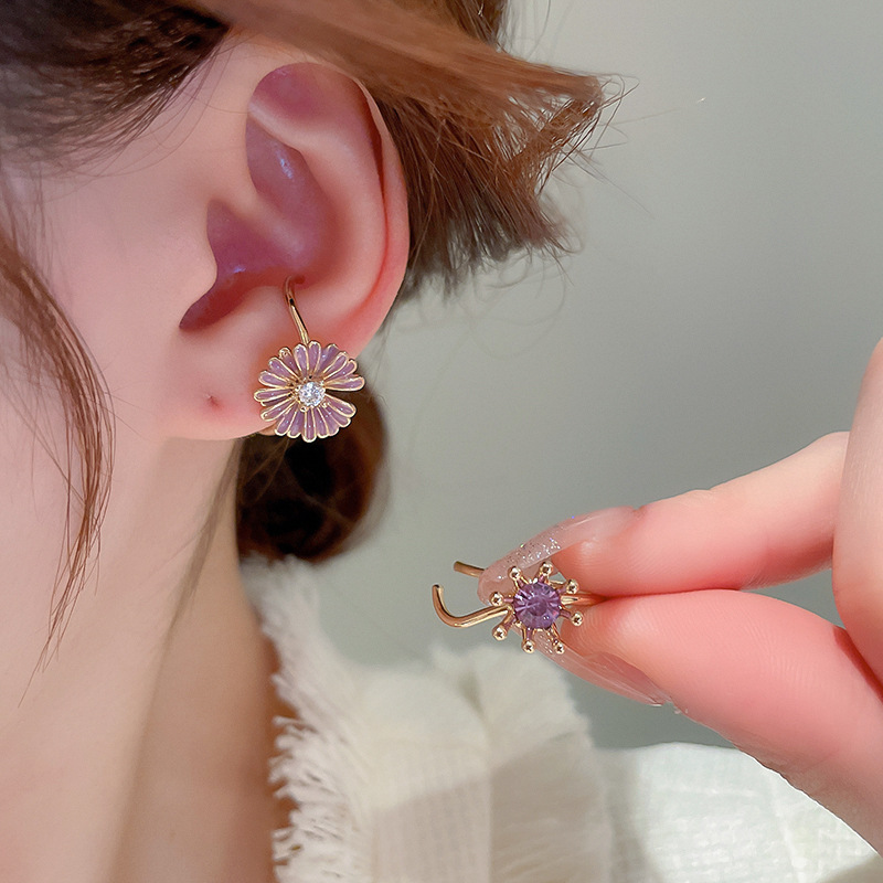 1 par de clips para las orejas con circonita esmaltada de cobre y flores dulces