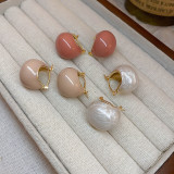 1 par de pendientes de aro de cobre chapados en esmalte de bola retro