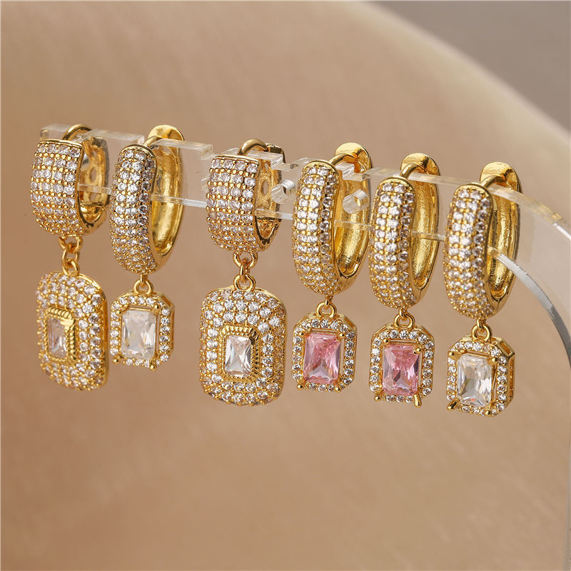 Pendientes colgantes chapados en oro de 18 quilates con incrustaciones cuadradas elegantes y brillantes de cobre con diamantes artificiales de 1 pieza