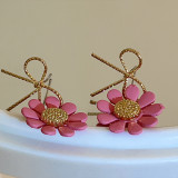 1 par de pendientes colgantes de cobre con retales de flores de estilo simple