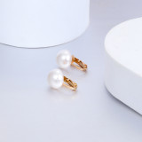 1 par de elegantes puños de oreja chapados en oro de 18 quilates con incrustaciones tridimensionales de perlas artificiales de cobre y plástico de estilo moderno y elegante