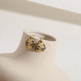 1 par de lujosos pendientes chapados en oro de 14 quilates con incrustaciones de flores de estilo clásico y circonita de cobre