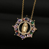 Collar con colgante Virgen María de circonitas de colores con microincrustaciones de cobre