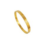 Brazalete chapado en oro con revestimiento de acero de titanio con letras de estilo moderno