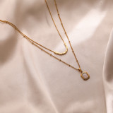 Collar con colgante chapado en oro de 18 quilates con incrustaciones de acero de titanio geométrico de estilo vintage