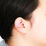 1 par de clips para las orejas chapados en oro de 18 quilates con cadena de hojas de estilo sencillo