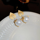 1 par de pendientes colgantes con diamantes de imitación y perlas artificiales de cobre con incrustaciones geométricas elegantes