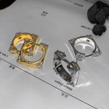 1 par de aretes de aro de diamantes artificiales de cobre con incrustaciones cuadradas artísticas