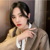 Anillos redondos chapados en oro de acero titanio de estilo simple