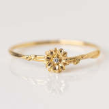 Anillo abierto con piedra natal con incrustaciones de cobre y flor retro