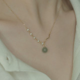 Collar con colgante de jade de perlas artificiales con incrustaciones de cobre redondo de estilo simple retro