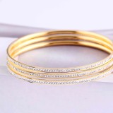 Brazalete de diamantes de imitación chapado en oro con incrustaciones de acero inoxidable de Color sólido geométrico de estilo clásico informal al por mayor