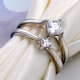 Elegantes anillos chapados en oro blanco con incrustaciones de cobre y circonitas