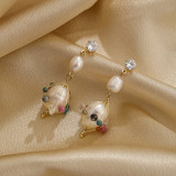 1 par de pendientes colgantes chapados en oro de 14 quilates con incrustaciones de perlas redondas retro y circonitas de cobre