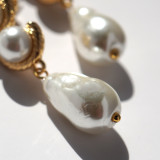 1 par de elegantes pendientes colgantes de perlas con incrustaciones de cobre con forma de S y gotas de agua