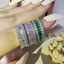 Anillo de compromiso de diamantes con incrustaciones de circonitas de lujo de varias hileras