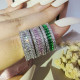 Anillo de compromiso de diamantes con incrustaciones de circonitas de lujo de varias hileras