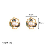 1 par de pendientes elegantes chapados en flor con incrustaciones de perlas de cobre chapados en oro de 18 quilates