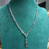 Collar con colgante chapado en oro de 18 quilates con revestimiento de pulido de acero de titanio y estrella de estilo simple