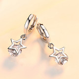 1 par de pendientes colgantes de diamantes de imitación de cobre con incrustaciones de estrellas de estilo simple