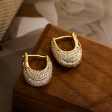 1 par de pendientes chapados en oro de 18 quilates con incrustaciones de circonita de cobre y forma de U de estilo sencillo