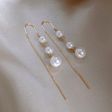 1 par de elegantes pendientes redondos de aleación de perlas de imitación de cobre